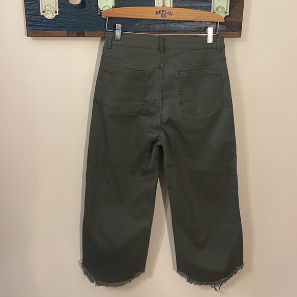 Thursdays Army Green Raw Edge Capri Cropped Jean Pants Size Large - Picture 9 of 15